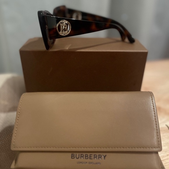 Burberry Sunglasses - Picture 1 of 3